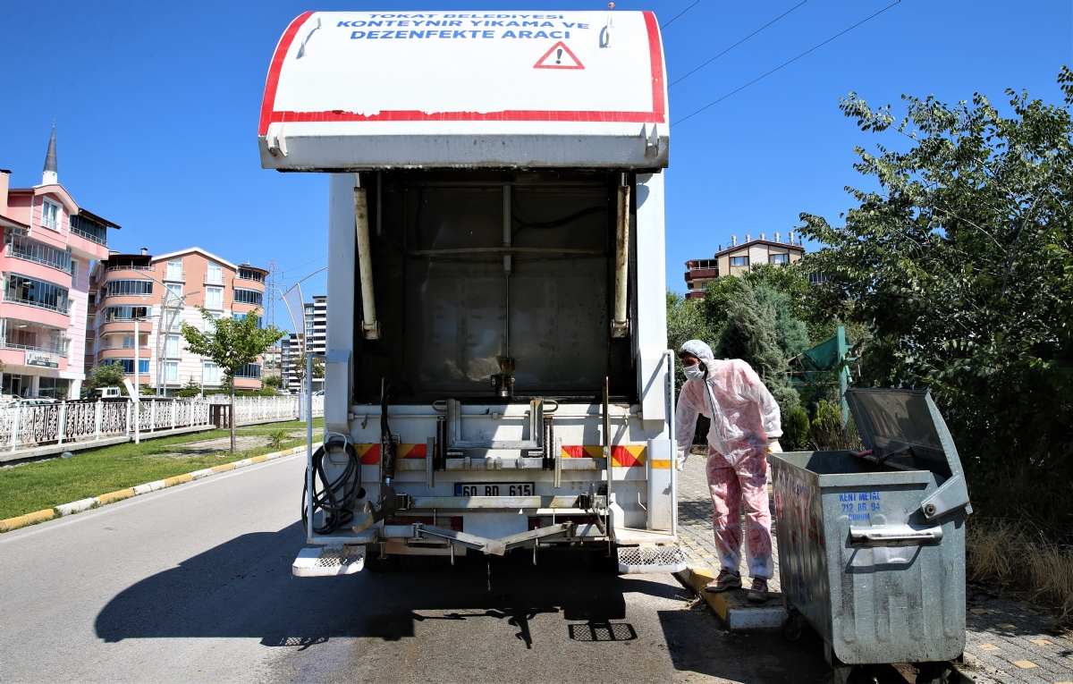 Çöp Konteynerleri Mobil Dezenfekte Aracı İle Yerinde Yıkanıyor