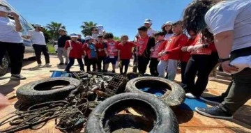 Dalgıçlardan denizde dip temizliği: Otomobil lastikleri çıktı