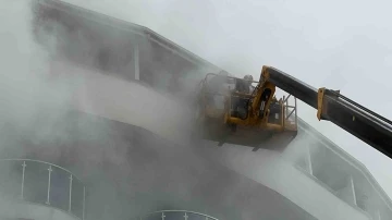 Düzce’de otelde yangın: 3 kişi dumandan etkilendi

