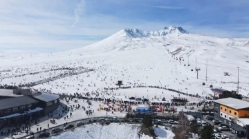 Erciyes’e hafta sonunda ziyaretçi akını: 127 bin kişi ziyaret etti
