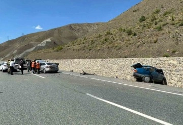 Erzincan’da trafik kazası: 1 ölü, 6 yaralı