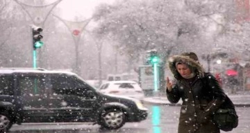 Erzincan’ın yüksek kesimlerinde kar merkezde yağmur yağışı