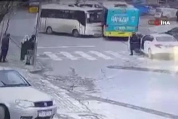 Esenyurt’ta freni patlayan minibüs, İETT otobüsüne çarptı: 6 yaralı