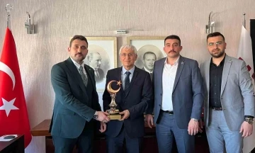 Eskişehir Alperen Ocakları’ndan Rektör Prof. Dr. Adnan Özcan’a ziyaret
