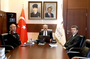 Eskişehir Valisi Hüseyin Aksoy, güvenlik değerlendirme toplantısı düzenledi
