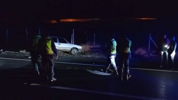 Hafif ticari araç park halindeki otomobile çarptı : 1 yaralı