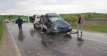 Havza’da otomobil ile ticari araç çarpıştı: 3 yaralı