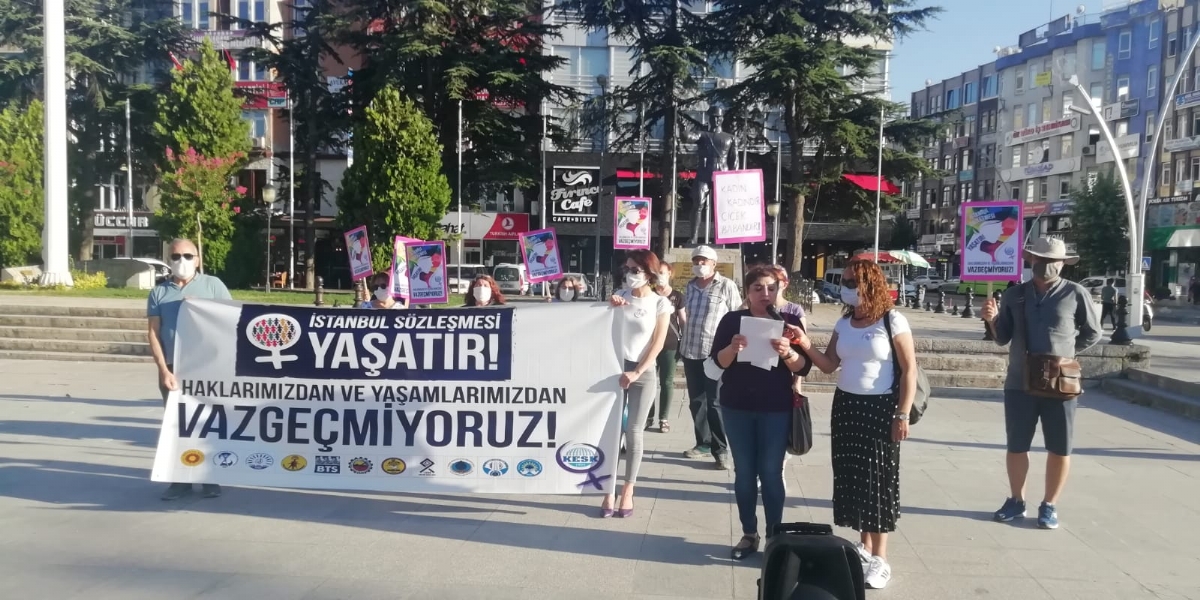 İstanbul Sözleşmesi Yaşatır, Haklarımızdan Ve Yaşamlarımızdan Vazgeçmiyoruz 