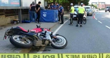 Kadın motosiklet sürücüsü kazada hayatını kaybetti