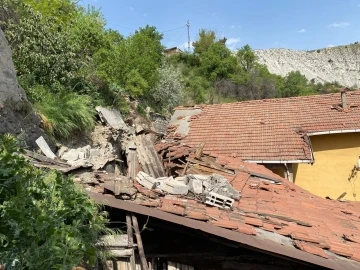 Karabük’te heyelan nedeniyle 4 ev boşaltıldı
