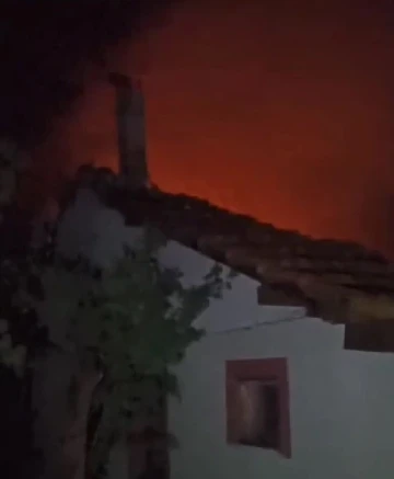 Karabük’te tek katlı ev yandı
