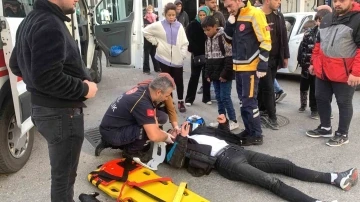 Karaman’da otomobille çarpışan motokurye yaralandı
