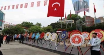 Kartal’da 19 Mayıs kutlamaları Atatürk Heykeli’ne çelenk sunumu ile başladı