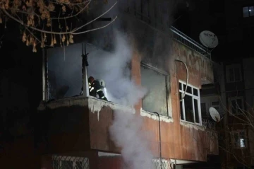 Kayseri’de ikamette çıkan yangında 1 kişi dumandan etkilendi
