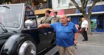 Kendi imkanıyla yaptığı Atatürk’ün makam aracının replikasıyla şehir şehir geziyor