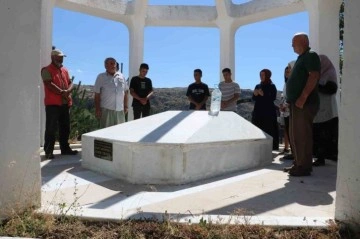 Kıbrıs’ta esir edilerek ağır işkenceler görmüştü, mezarı başında anıldı