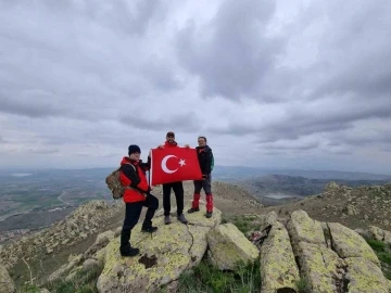 Kırşehirli dağcılar Baran Dağları’nda Türk bayrağı açtı
