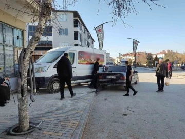 Konya’da otomobil ile minibüs çarpıştı: 2 yaralı
