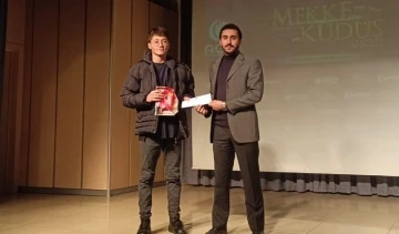 Lise öğrencisi yarışmada kazandığı 6 bin TL’lik ödülü Filistin’e bağışladı
