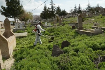 Melikgazi’de mezarlıklar bayrama hazır
