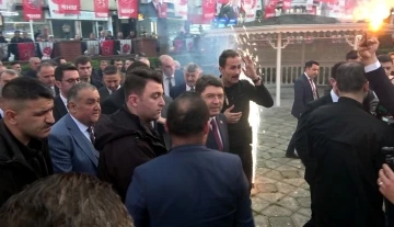 MHP’lilerden Bakan Tunç’a mehter marşlı, maytap ve konfetili karşılama
