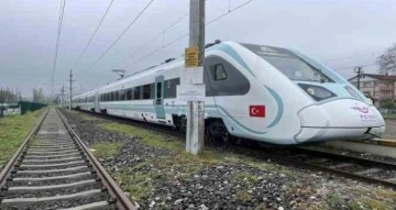 Milli elektrikli tren, TCDD’ye teslim edilip Sakarya Garı’na hareket etti