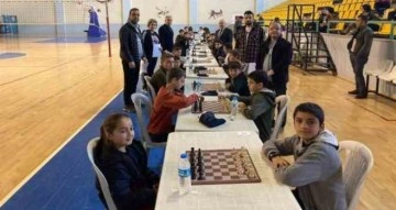 Ortaokullar arası satranç turnuvası düzenlendi