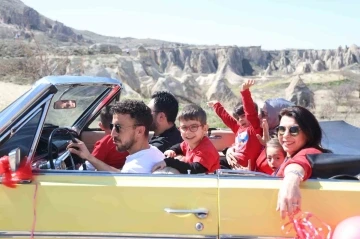 Otizmli çocuklar klasik arabalar ile Kapadokya turu yaptı
