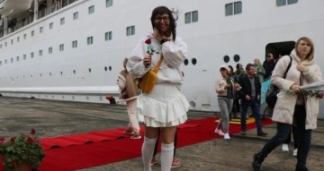 Rus kruvaziyer gemisi yeniden Samsun’da: Turistlere kırmızı halılı karşılama