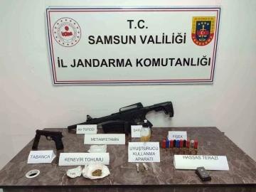 Samsun’da jandarmadan operasyon: Uyuşturucu ve silah ele geçirildi
