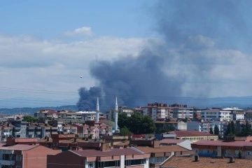 Samsun'da hurda lastik deposunda yangın