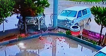 Samsun’da iki aracın karıştığı kaza kamerada: 1’i ağır 2 yaralı