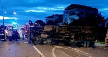 Samsun’da kargo kamyonu devrildi: 1 ölü