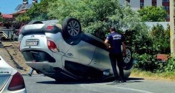 Samsun’da park halindeki araca çarpan otomobil takla attı: 1 yaralı