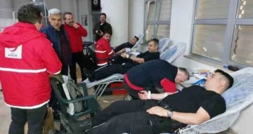 Samsun’da polisler Kızılay’a kan bağışında bulundu