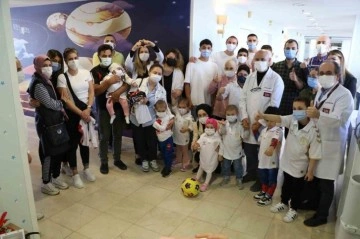 Samsunsporlu futbolculardan lösemili çocuklara sürpriz