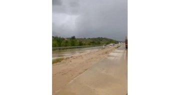 Sel suları Ankara-Çorum karayolunda sürücülere zor anlar yaşattı