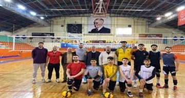 Siirt Belediyesi erkek voleybol takımı hazırlıklarını sürdürüyor