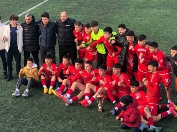 Sincan Belediyespor U-15 takımı profesyonel grupta şampiyon oldu
