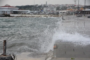 Sinop’ta beklenen fırtına etkili olmaya başladı
