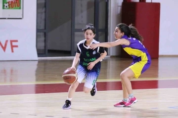 Sivas’ta okullar basketbolda yarıştı
