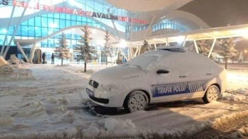 Sivas’ta kar hava ulaşımında iptallere neden oldu