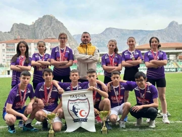 Taşova Atatürk Ortaokulu’ndan atletizmde 10 yılda 10 şampiyonluk
