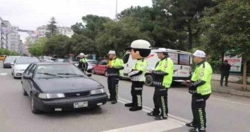 Trafik polislerinden sürücülere ’yaya yolu’ uyarısı: "Öncelik hayatın, öncelik yayanın"