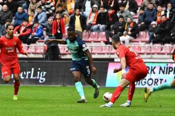 Trednyol Süper Lig: Kayserispor: 1 - Hatayspor: 1 (İlk yarı)
