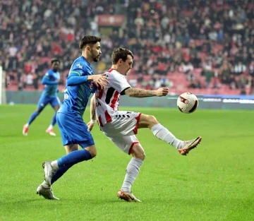 Trendyol Süper Lig: Samsunspor: 1 - Çaykur Rizespor: 0 (İlk yarı)
