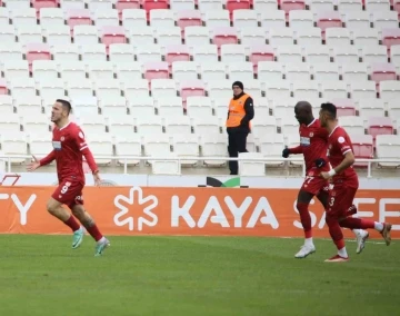 Trendyol Süper Lig: Sivasspor: 1 - Beşiktaş: 0 (İlk yarı)

