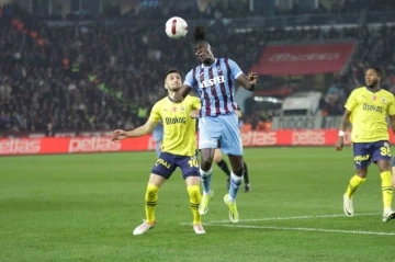 Trendyol Süper Lig: Trabzonspor: 0 - Fenerbahçe: 2 (İlk yarı)
