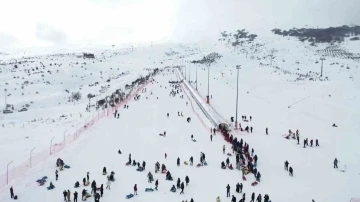 Türkiye’nin en ekonomik kayak merkezi, vatandaşların akınına uğradı
