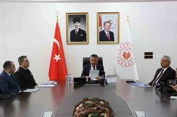 Vali Hacıbektaşoğlu’ndan asayiş ve güvenlik bilgilendirme toplantısı
